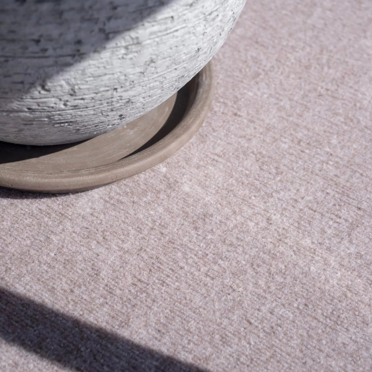 Dry Step terassi- ja parvekematto beigessä värissä.