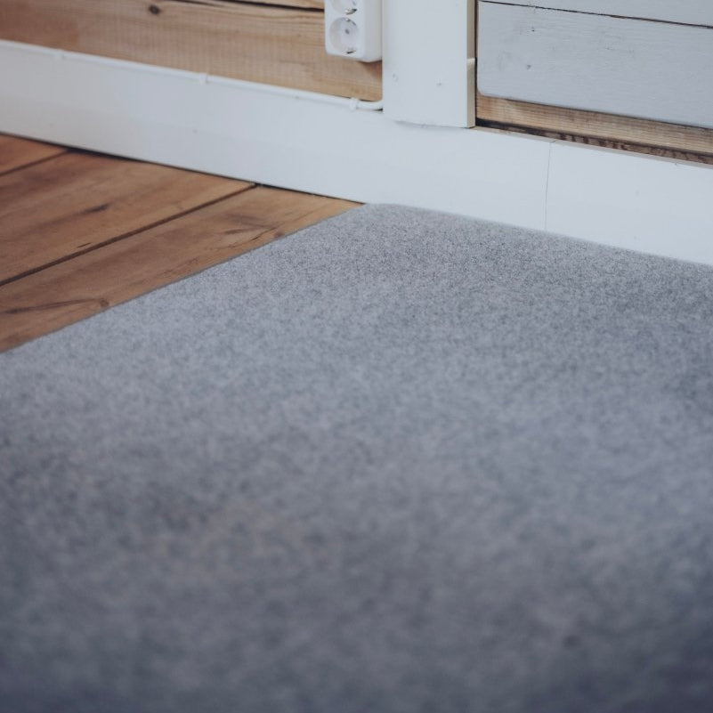 Vaalean harmaa eteisenmatto kanttauksella, koko 100x150 cm – lattialämmityksen kanssa yhteensopiva