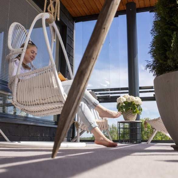 On mukavaa viettää aikaa parvekkeella, jossa on lämmin Dry Step terassi- ja parvekematto.