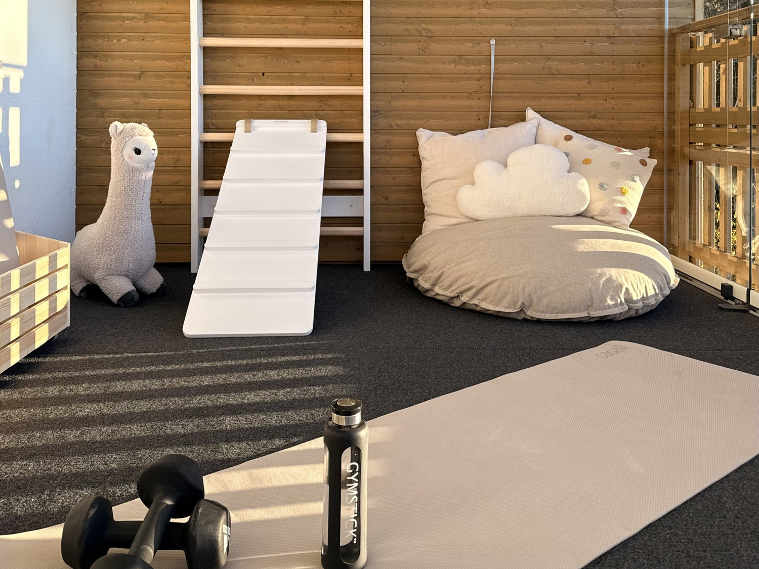 Miksi terassimatot ja parvekematot ovat suosittuja käyttää – ja miksi väitämme että Dry Step™ -termomatto on ylivoimainen valinta?