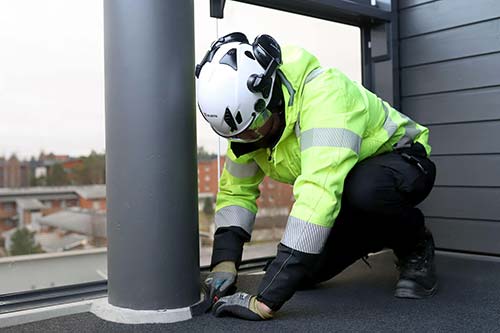 Termomatto on helppo asentaa parvekkeelle.