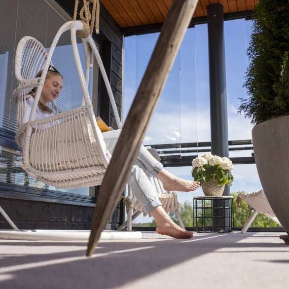 On mukavaa viettää aikaa parvekkeella, jossa on lämmin Dry Step terassi- ja parvekematto.