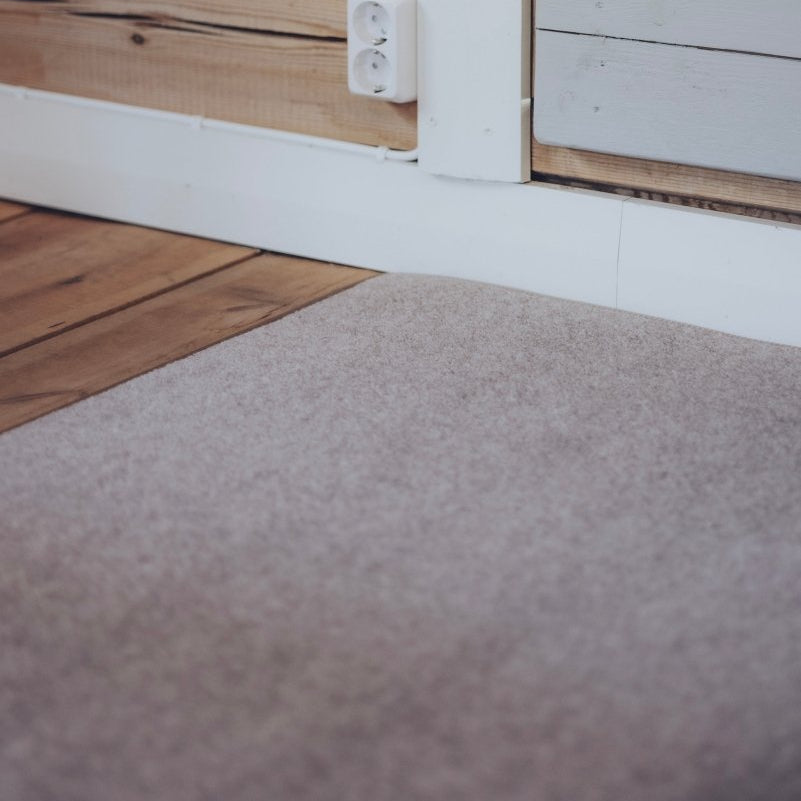 Beige eteisenmatto kanttauksella, koko 100x150 cm – lattialämmityksen kanssa yhteensopiva